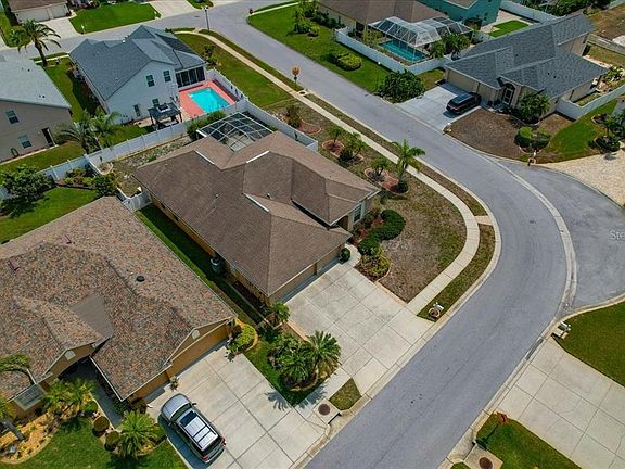 3rd image of 2634 Ravendale Ln