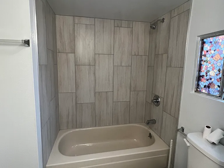 1316 W Mountain View Rd — Photo 4