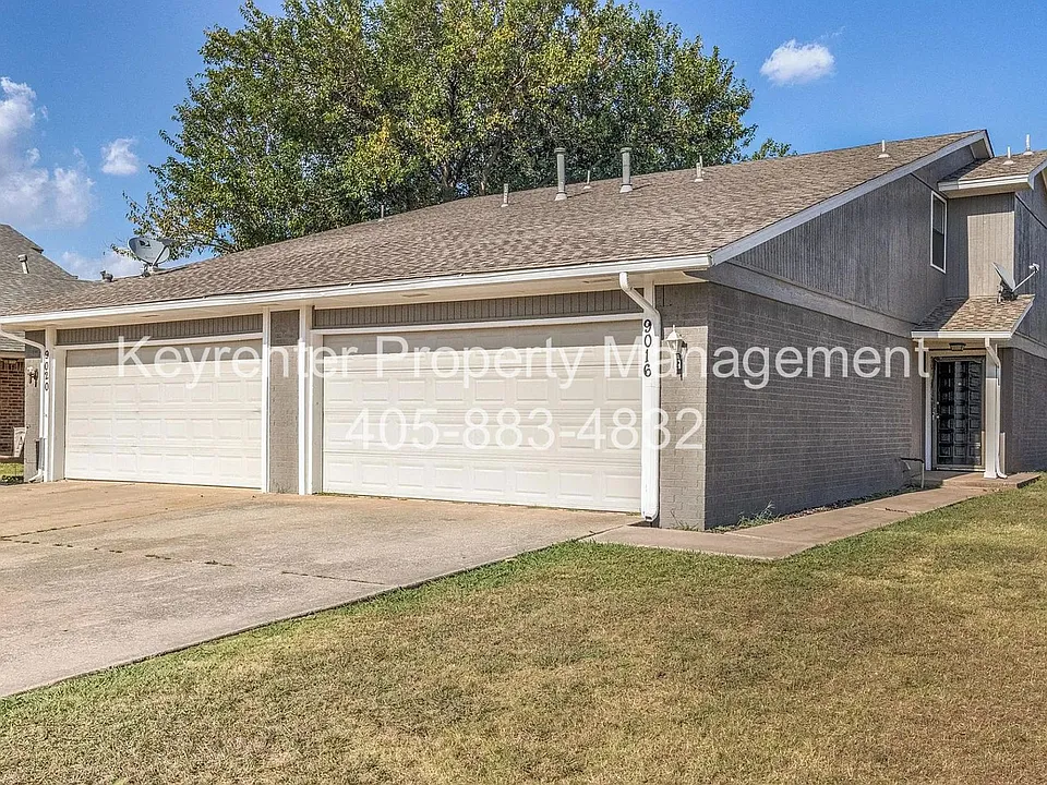 9016-9020 N Rockwell Dr