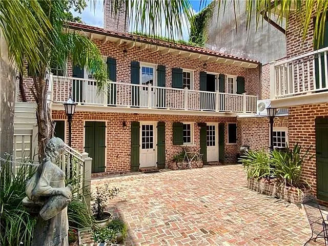 1027 Chartres St #F — Photo 6