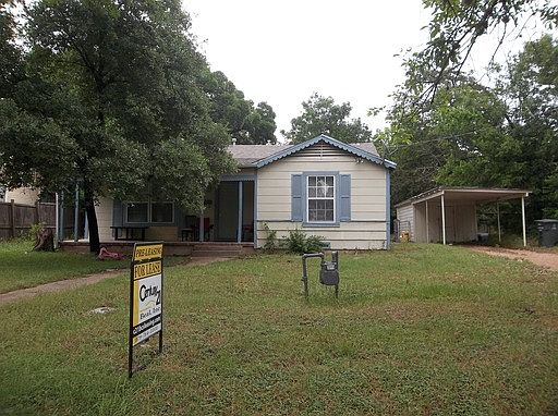 2nd image of 2407 Roundtree Dr
