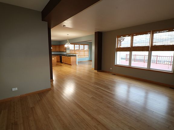 5th image of 374 Chautauqua Ln