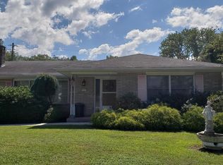 5 Manchester Dr, Wilkes Barre, PA 18702