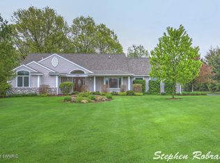 7536 Ceilcrest Ln NE, Rockford, MI 49341