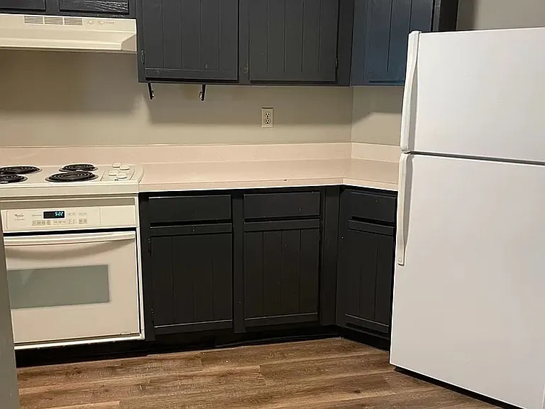 Woodhue Apartments — Photo 11