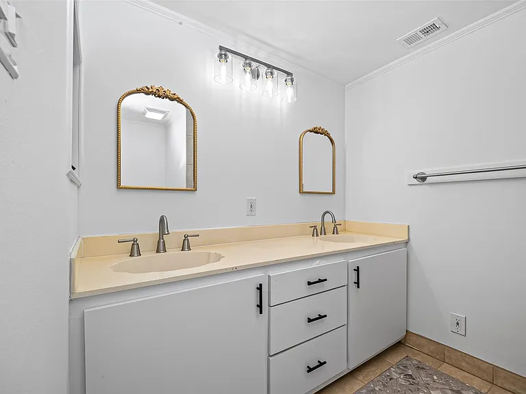 3731 Drake St — Photo 5