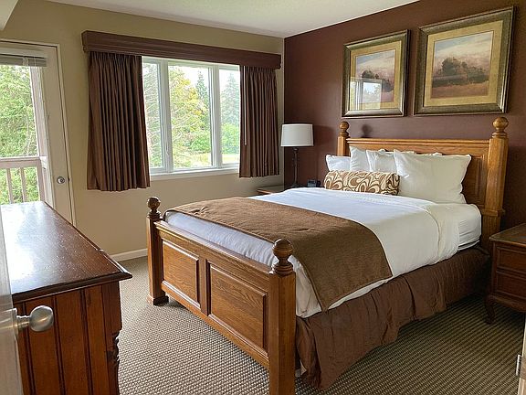 4th image of 5539 Golfview Ct