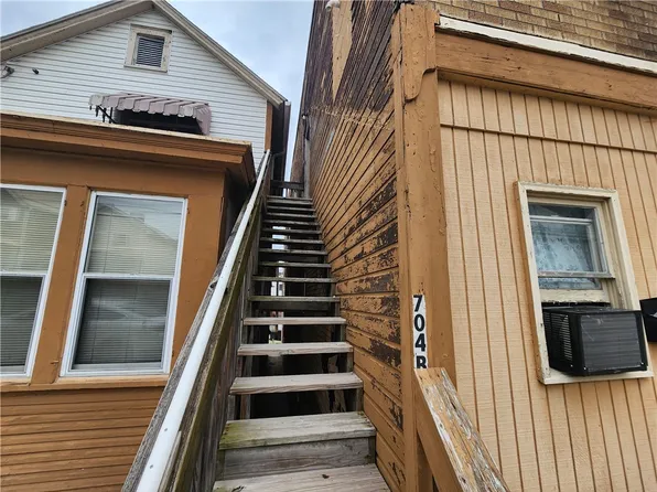 706 Holland St, Vandergrift, PA 15690