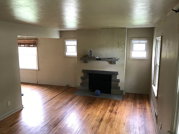 5th image of 1319 Everett Dr