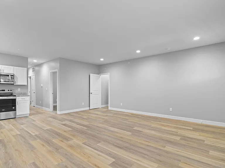 3365 Broadway St — Photo 10