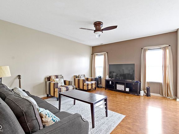 5th image of 9762 Silver Leaf Dr