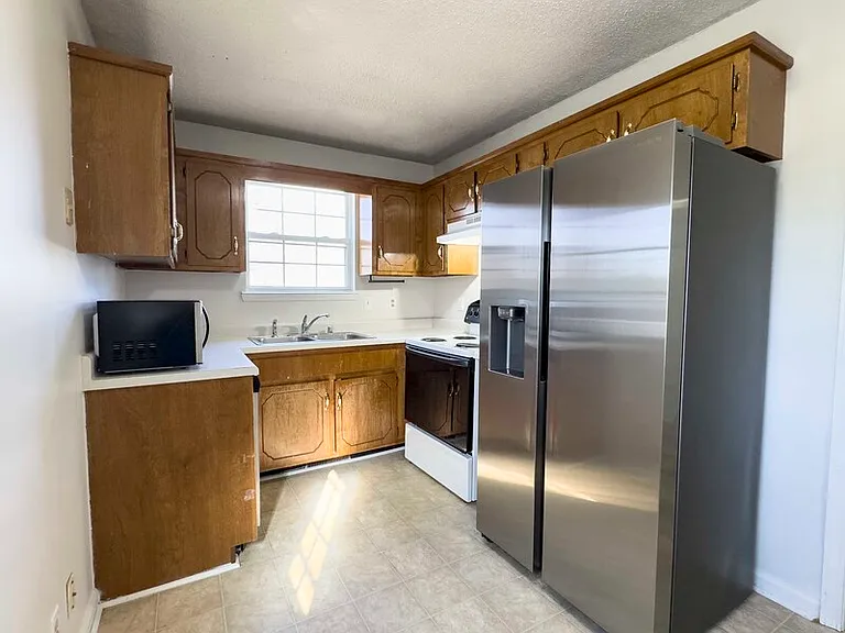1028 Bush Ave — Photo 7