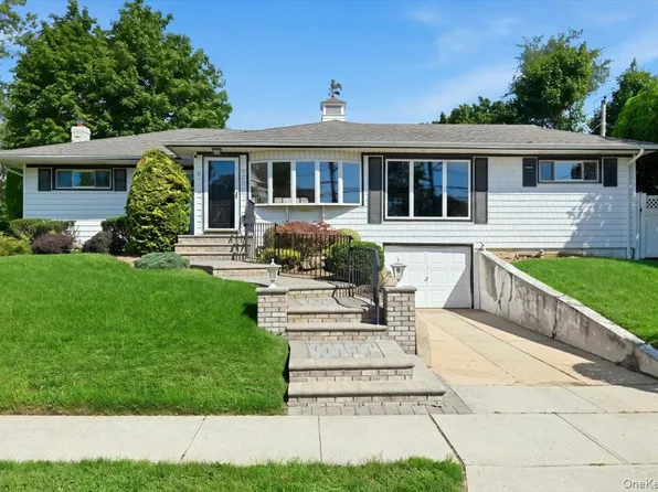 3695 Waverly Avenue, Seaford, NY 11783