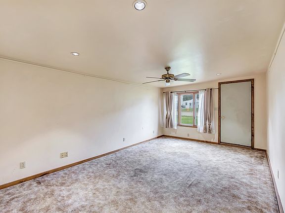 3rd image of 124 W Cecil St