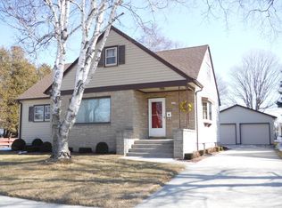 1605 S 18th St, Manitowoc, WI 54220