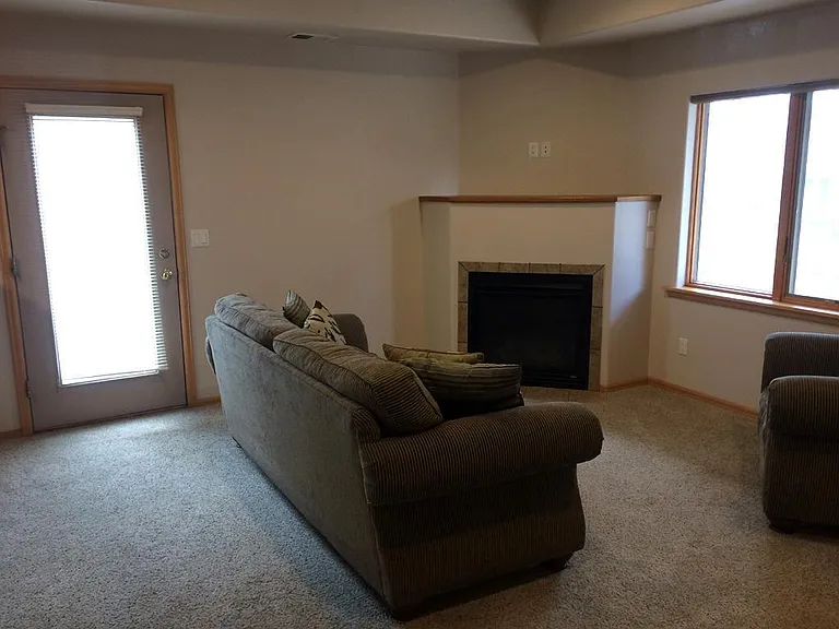 1416 E Custer St — Photo 4