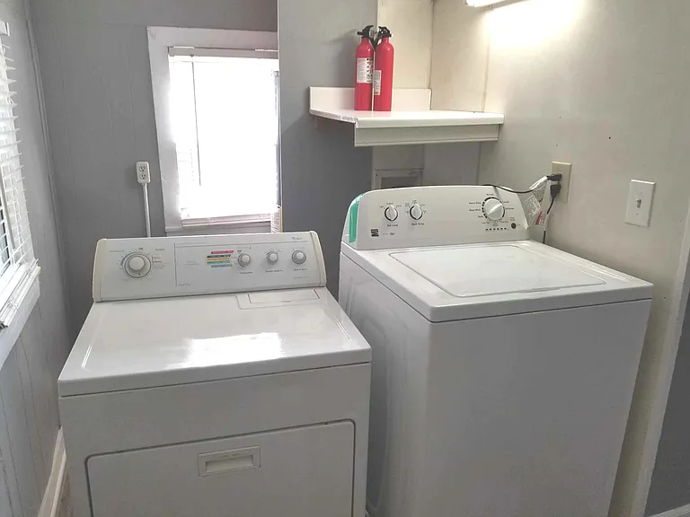 305 E Willow St — Photo 9
