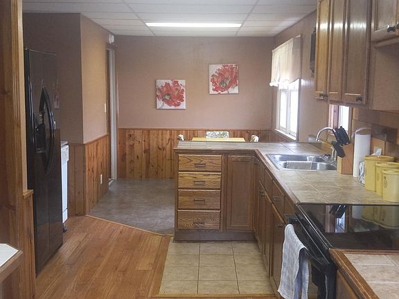 Kitchen & Dining Area