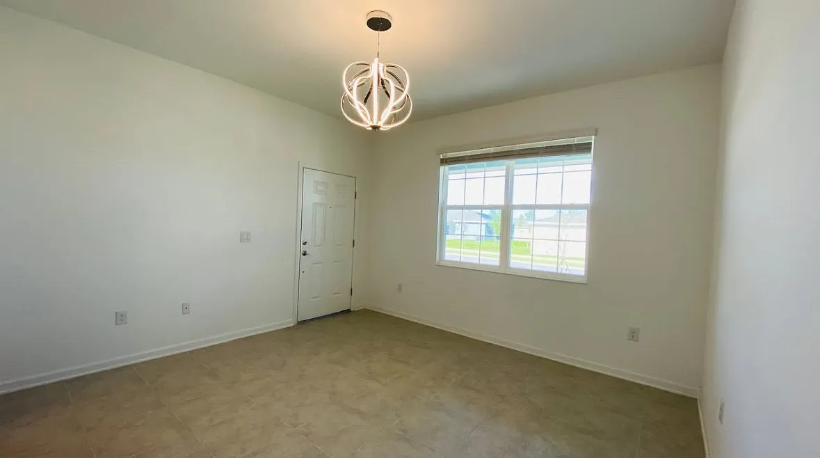 1295 Lassen St — Photo 3
