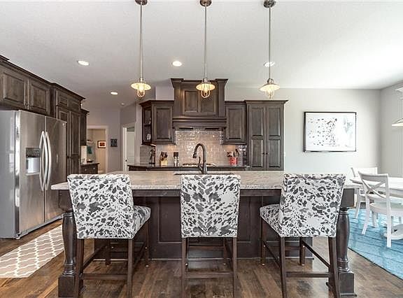 3rd image of 6039 Hilltop Dr