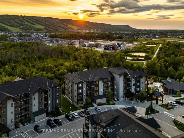 16 Beckwith Ln #404, The Blue Mountains, ON L9Y 3B6
