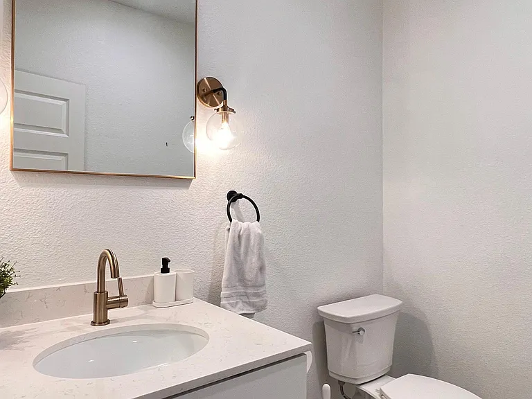 3815 Hamilton Ave — Photo 11