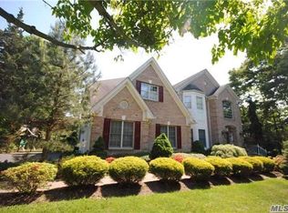 29 Nadworny Ln, Stony Brook, NY 11790