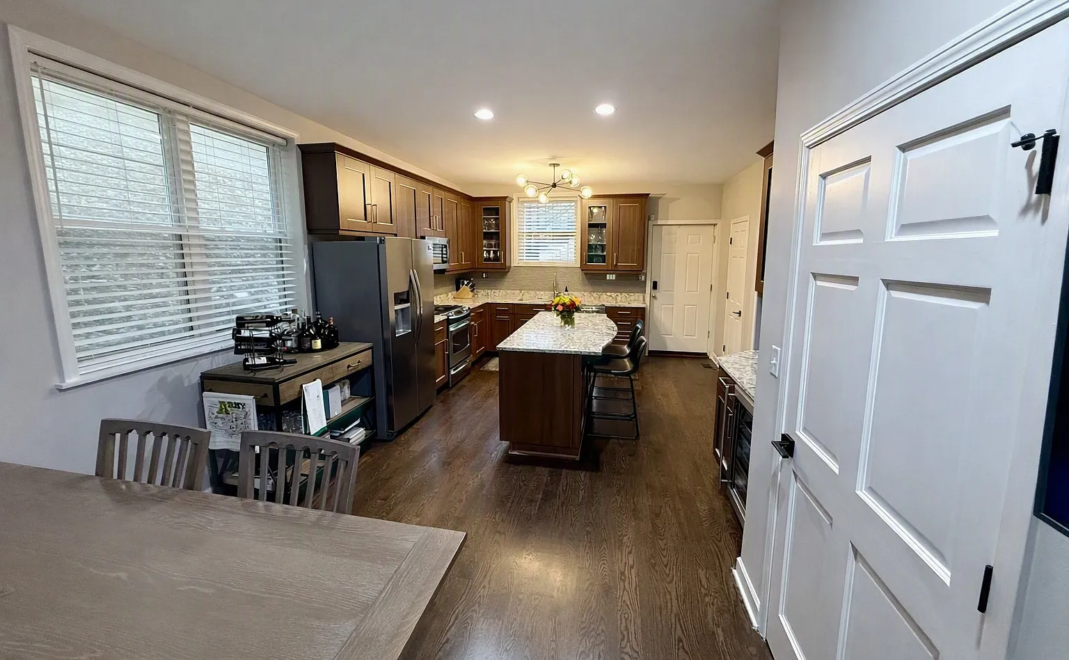 2 bed, 1.5 bath, 1200 sqft, $3,500 — Photo 3