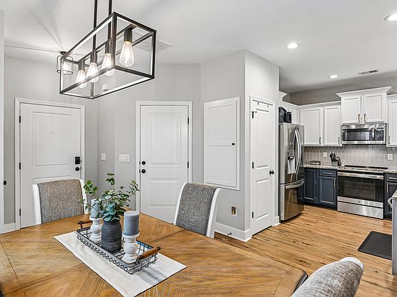5th image of 348 Drayton Place Dr