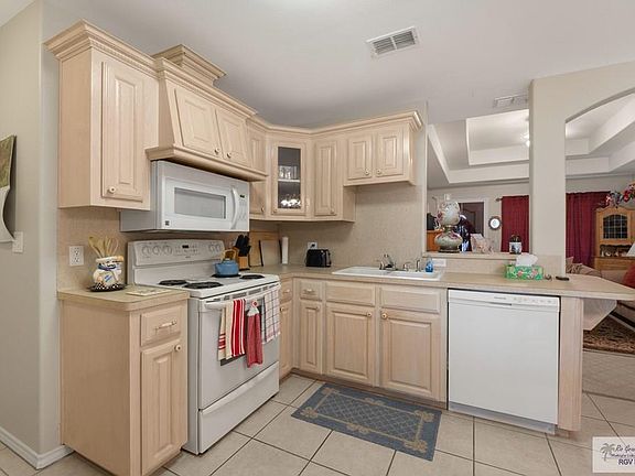 5th image of 1306 Oak St #16