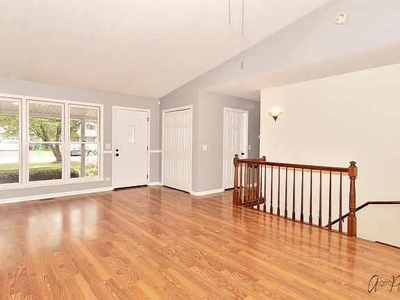 4th image of 354 Heather Ave