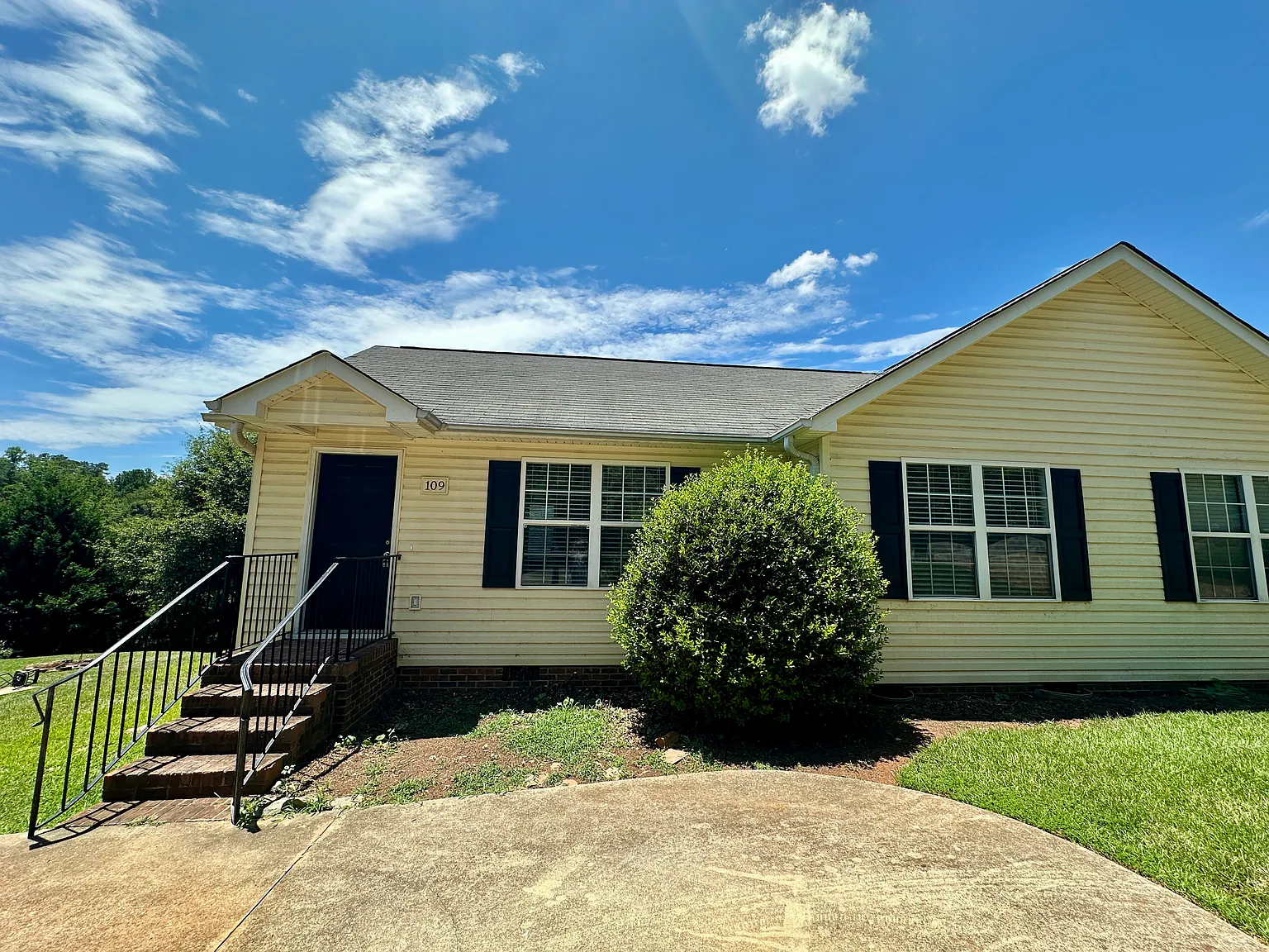 2 bed, 852 sqft, $1,095 — Photo 2