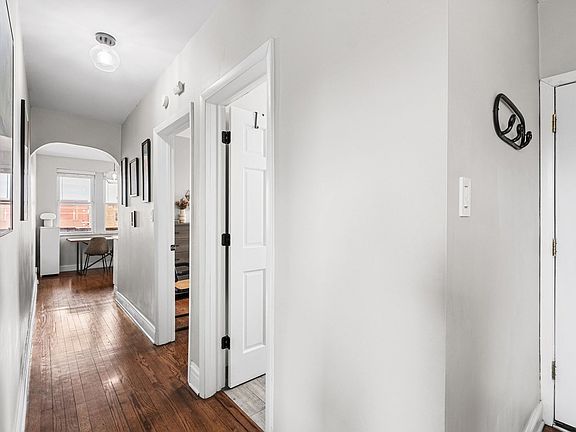 5th image of 2837 N Sawyer Ave APT 3R