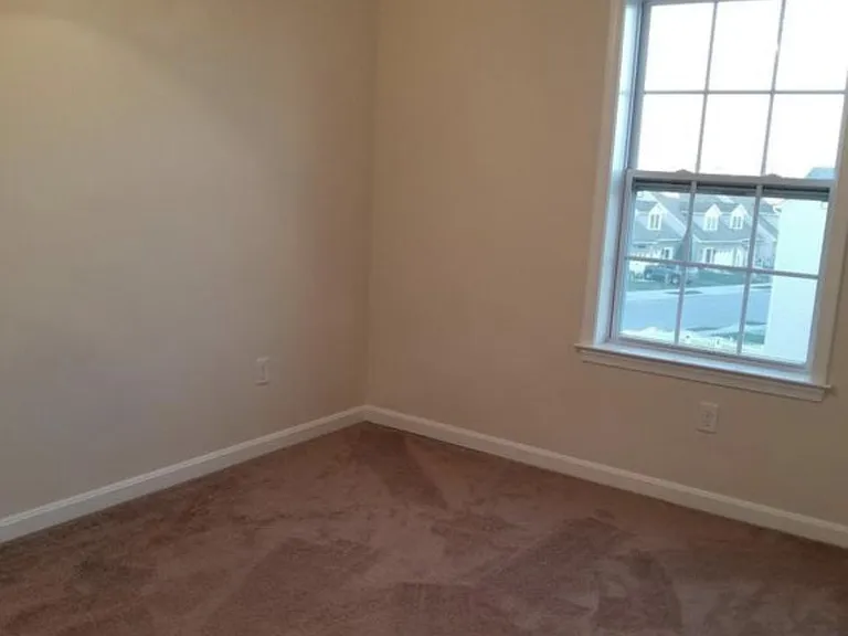 707 Blossom Dr — Photo 5