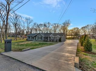 142 Cherokee Rd, Hendersonville, TN 37075