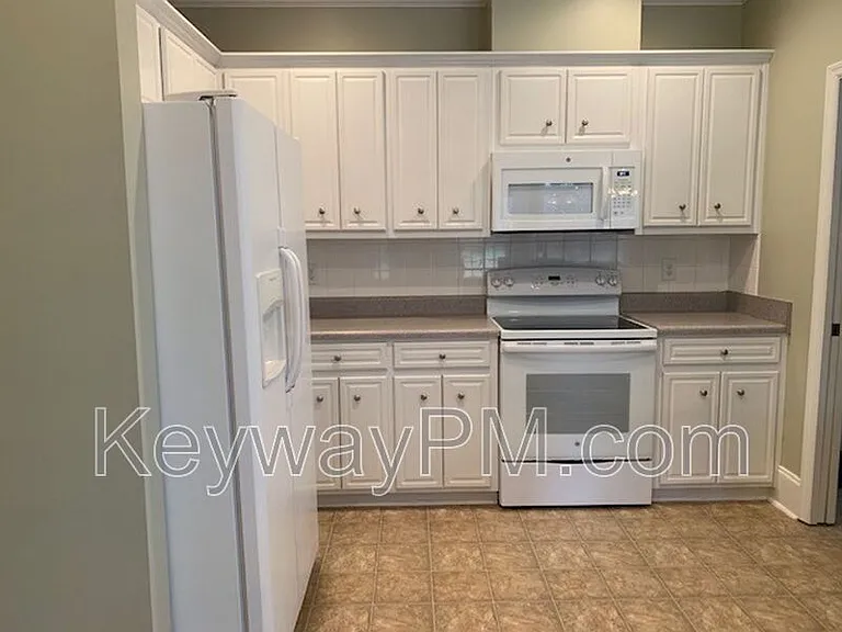 4890 Somerset Dr — Photo 7