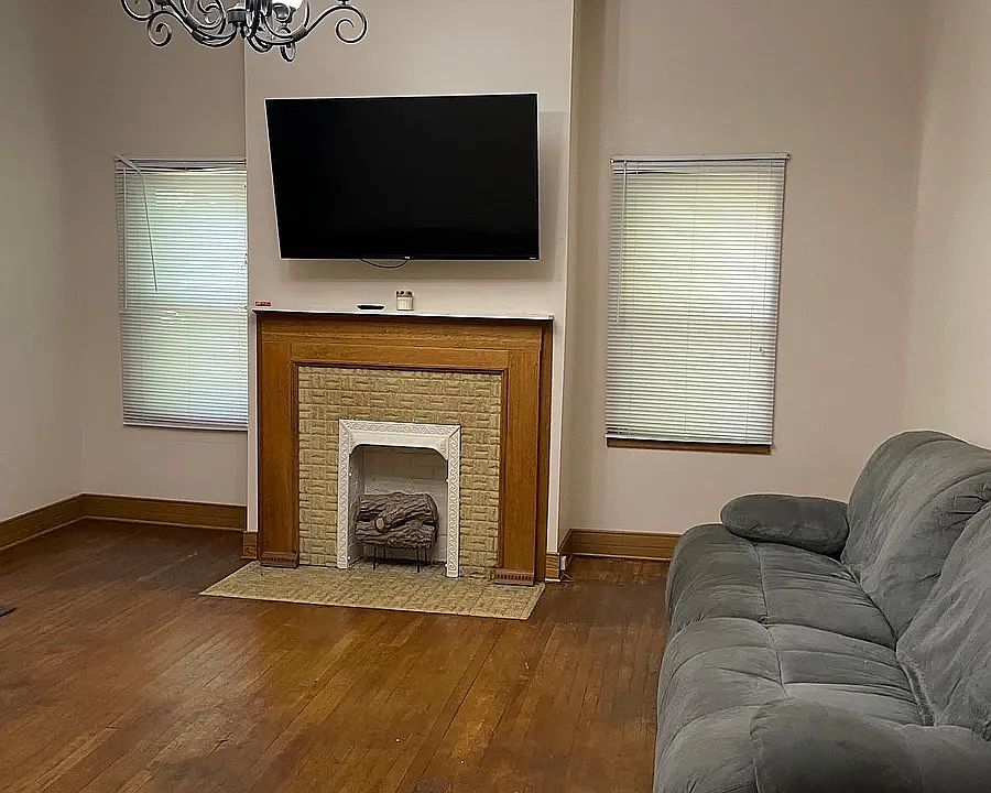 1st image of 1004 W University Ave #2