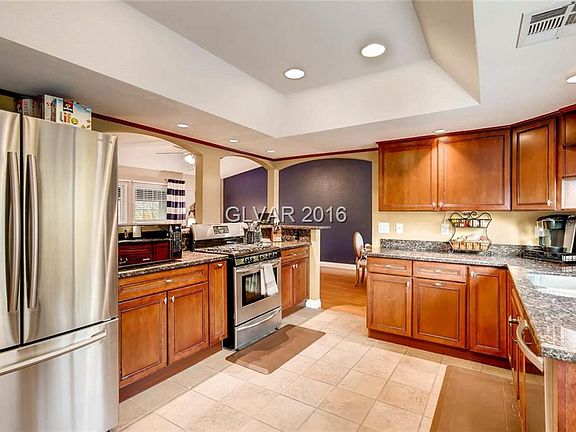 5th image of 7525 W Gilmore Ave