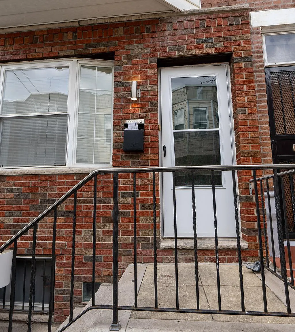 3 bed, 1.5 bath, 948 sqft, $1,795 — Photo 2