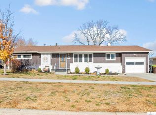 910 W Maple Ave, Norfolk, NE 68701