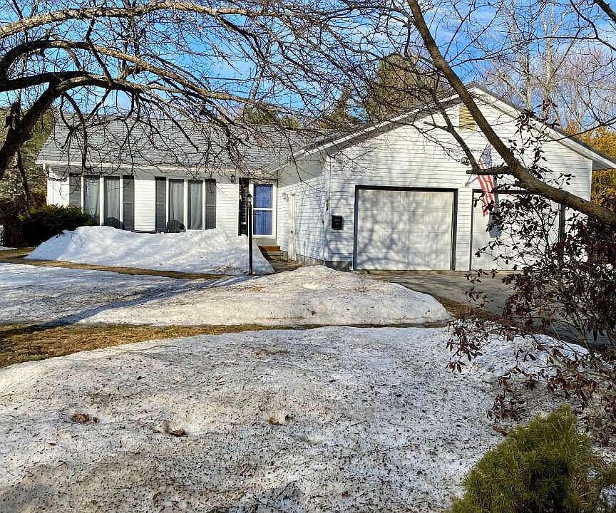1st image of 784 Essex Street