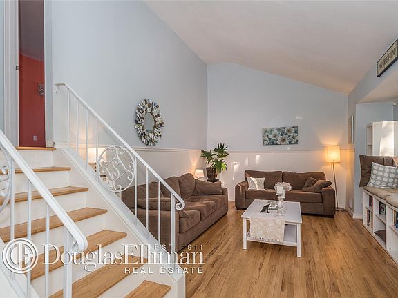 4th image of 375 Hunter Ave