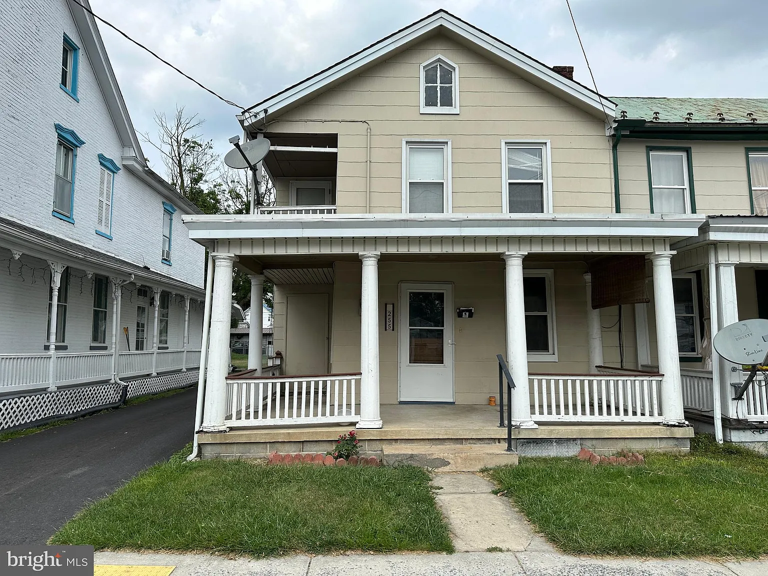 255 W King St photo 1
