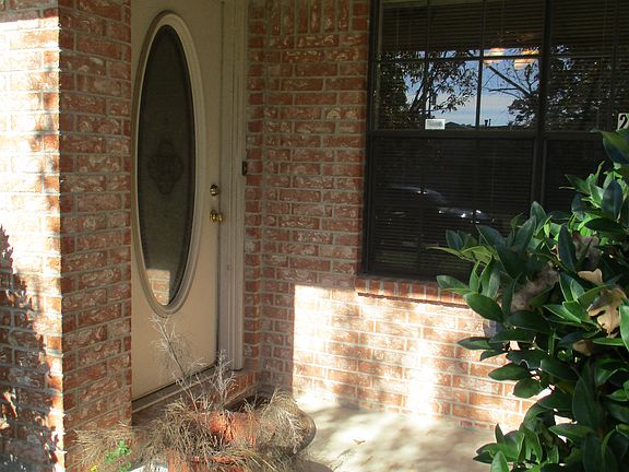 2nd image of 2010 Sandalwood Ln