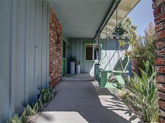 5th image of 360 E 19th St