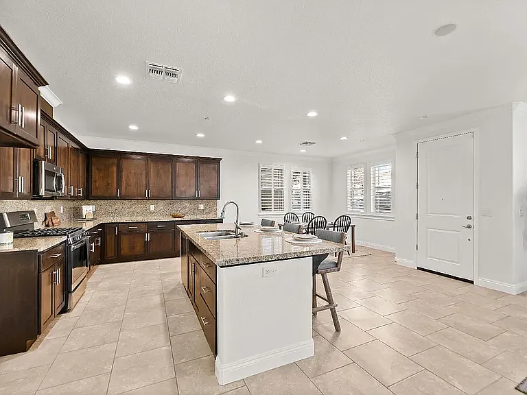 663 Addison Ln — Photo 33