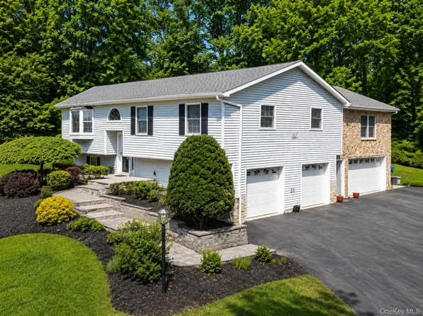 25 Cocoa Lane, Newburgh, NY 12550