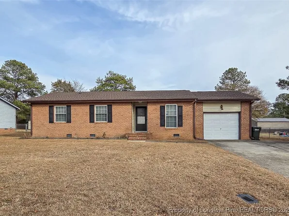6560 Honeysuckle Dr, Fayetteville, NC 28304