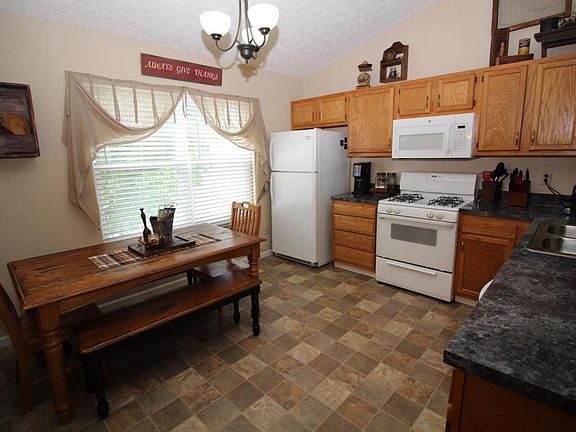 3rd image of 2550 Medora Dr