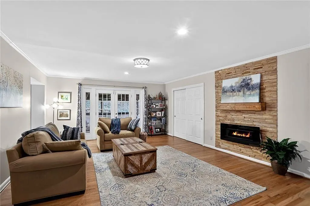 2 bed, 2.0 bath, 2112 sqft, $3,600 — Photo 3